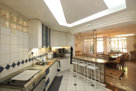 Casa à venda com 268m², 4 quartos e 4 vagasCozinha