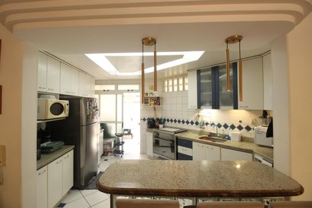 Casa à venda com 268m², 4 quartos e 4 vagasCozinha