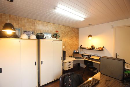 Casa à venda com 268m², 4 quartos e 4 vagasEscritório