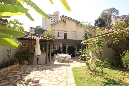 Casa à venda com 268m², 4 quartos e 4 vagasQuintal