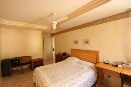 Casa à venda com 268m², 4 quartos e 4 vagasSuíte 