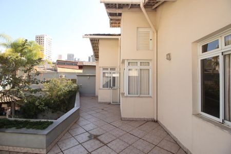 Casa à venda com 268m², 4 quartos e 4 vagasVaranda