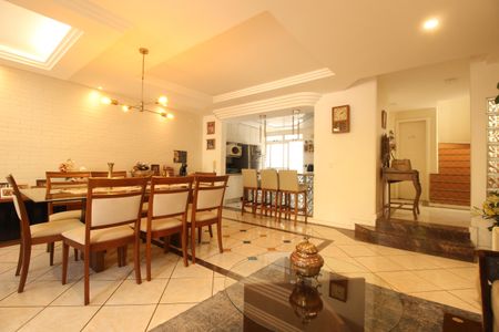 Sala de casa à venda com 4 quartos, 268m² em Santa Lúcia, Belo Horizonte