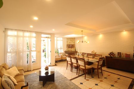 Sala de casa à venda com 4 quartos, 268m² em Santa Lúcia, Belo Horizonte