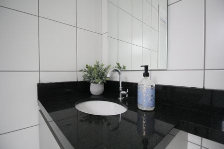 Banheiro de kitnet/studio para alugar com 1 quarto, 28m² em Jardim Panorama, São Paulo