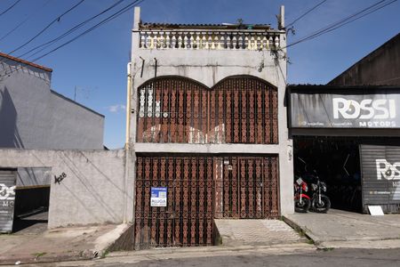 Casa para alugar com 100m², 3 quartos e sem vagaFachada do imóvel - Placa instalada no portão do imóvel - Código da placa: GTPE-139