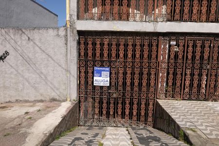 Casa para alugar com 100m², 3 quartos e sem vagaPlaca instalada no portão do imóvel - Código da placa: GTPE-139