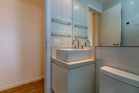 Apartamento à venda com 70m², 2 quartos e 1 vagaSuite - Banheiro
