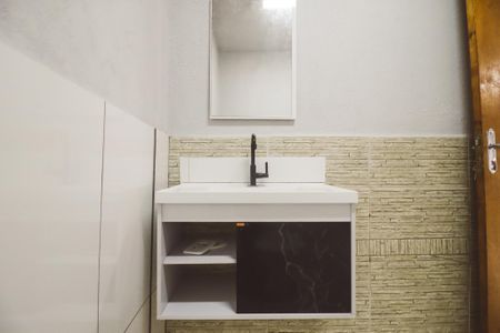 Banheiro de casa para alugar com 1 quarto, 48m² em Vila Barbosa, São Paulo