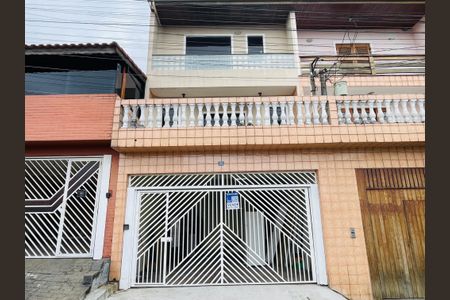 Casa à venda com 126m², 3 quartos e 2 vagas Casa à venda com 126m², 3 quartos e 2 vagasFachada