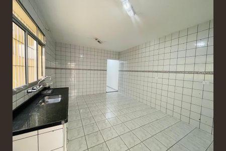 Casa à venda com 126m², 3 quartos e 2 vagas Casa à venda com 126m², 3 quartos e 2 vagasCozinha
