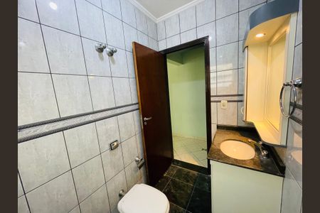Casa à venda com 126m², 3 quartos e 2 vagas Casa à venda com 126m², 3 quartos e 2 vagasBanheiro 1