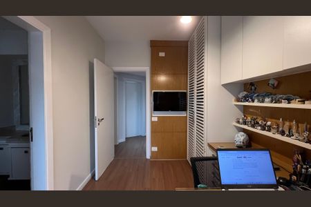 Apartamento à venda com 237m², 4 quartos e 5 vagasSuíte 2