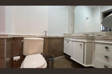 Apartamento à venda com 237m², 4 quartos e 5 vagasBanheiro da Suíte 2