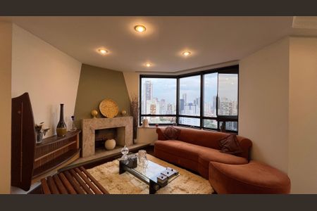 Apartamento à venda com 237m², 4 quartos e 5 vagasSala