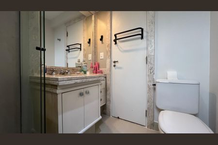 Apartamento à venda com 237m², 4 quartos e 5 vagasBanheiro da Suíte 3