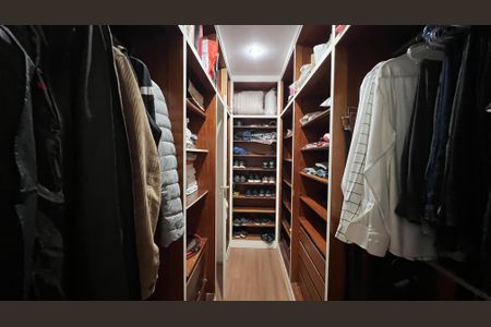 Apartamento à venda com 237m², 4 quartos e 5 vagasCloset da suíte 4