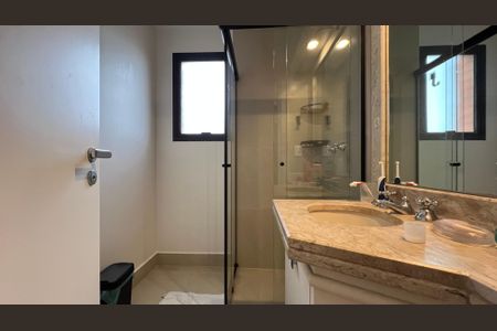 Apartamento à venda com 237m², 4 quartos e 5 vagasBanheiro da Suíte 3