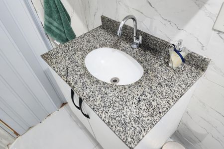 Apartamento à venda com 55m², 2 quartos e 1 vaga Apartamento à venda com 55m², 2 quartos e 1 vagaBanheiro