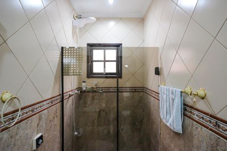 Casa à venda com 304m², 3 quartos e 4 vagasBanheiro da suíte 2