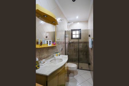 Casa à venda com 304m², 3 quartos e 4 vagasBanheiro da suíte 2