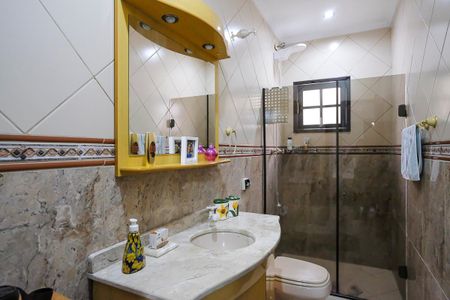 Casa à venda com 304m², 3 quartos e 4 vagasBanheiro da suíte 2