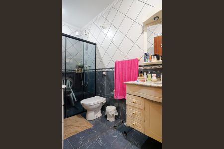 Casa à venda com 304m², 3 quartos e 4 vagasBanheiro da suíte 1