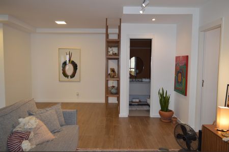 Apartamento à venda com 105m², 2 quartos e 2 vagasSala