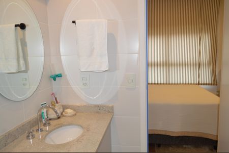 Apartamento à venda com 105m², 2 quartos e 2 vagasBanheiro da Suíte 1