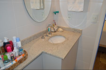 Apartamento à venda com 105m², 2 quartos e 2 vagasBanheiro da Suíte 1