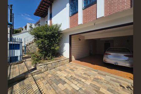 Casa à venda com 252m², 3 quartos e 3 vagasGaragem
