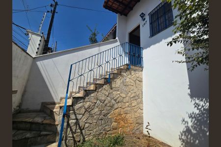 Casa à venda com 252m², 3 quartos e 3 vagasEscada acesso a Sala 