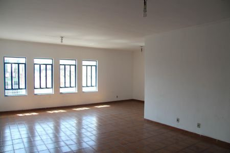 Casa à venda com 252m², 3 quartos e 3 vagasSala 