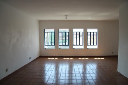 Casa à venda com 252m², 3 quartos e 3 vagasSala 