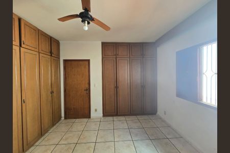 Casa à venda com 252m², 3 quartos e 3 vagasSuíte 