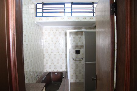 Casa à venda com 252m², 3 quartos e 3 vagasBanheiro da Suíte 