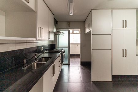 Apartamento à venda com 200m², 3 quartos e 2 vagas Apartamento à venda com 200m², 3 quartos e 2 vagasCozinha