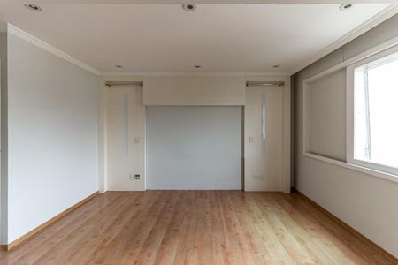 Apartamento à venda com 200m², 3 quartos e 2 vagas Apartamento à venda com 200m², 3 quartos e 2 vagasSuíte