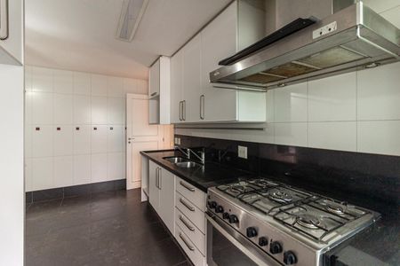 Apartamento à venda com 200m², 3 quartos e 2 vagas Apartamento à venda com 200m², 3 quartos e 2 vagasCozinha