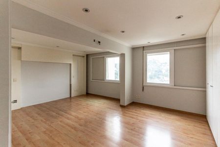 Apartamento à venda com 200m², 3 quartos e 2 vagas Apartamento à venda com 200m², 3 quartos e 2 vagasSuíte