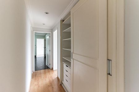 Apartamento à venda com 200m², 3 quartos e 2 vagas Apartamento à venda com 200m², 3 quartos e 2 vagasCorredor