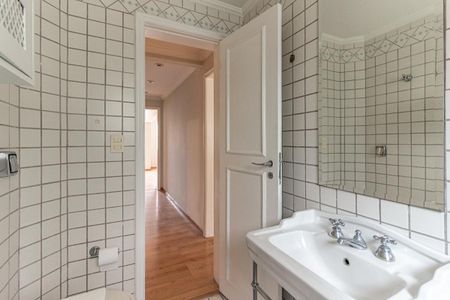 Apartamento à venda com 200m², 3 quartos e 2 vagas Apartamento à venda com 200m², 3 quartos e 2 vagasBanheiro Social