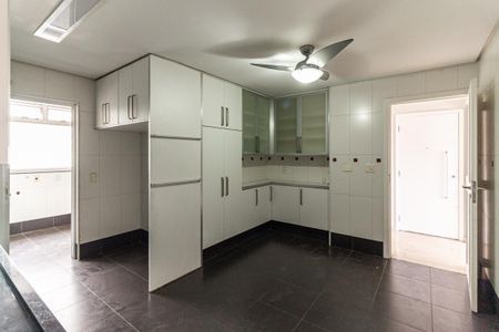 Apartamento à venda com 200m², 3 quartos e 2 vagas Apartamento à venda com 200m², 3 quartos e 2 vagasCozinha