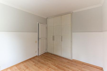 Apartamento à venda com 200m², 3 quartos e 2 vagas Apartamento à venda com 200m², 3 quartos e 2 vagasQuarto 1