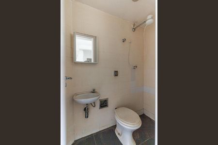 Apartamento à venda com 200m², 3 quartos e 2 vagas Apartamento à venda com 200m², 3 quartos e 2 vagasBanheiro de Serviço