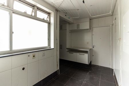 Apartamento à venda com 200m², 3 quartos e 2 vagas Apartamento à venda com 200m², 3 quartos e 2 vagasÁrea de Serviço