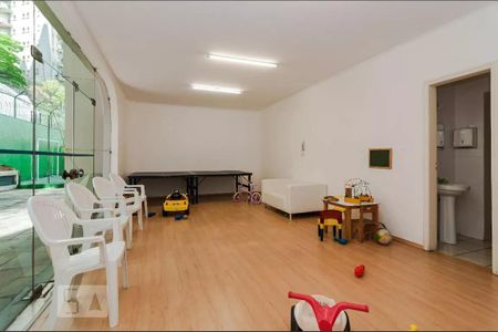Apartamento à venda com 200m², 3 quartos e 2 vagas Apartamento à venda com 200m², 3 quartos e 2 vagasBrinquedoteca