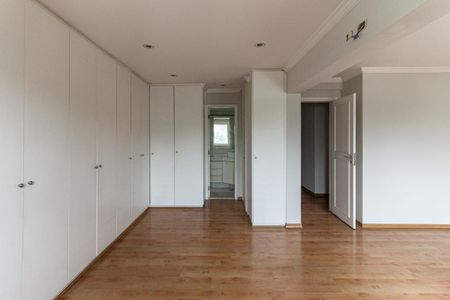 Apartamento à venda com 200m², 3 quartos e 2 vagas Apartamento à venda com 200m², 3 quartos e 2 vagasSuíte