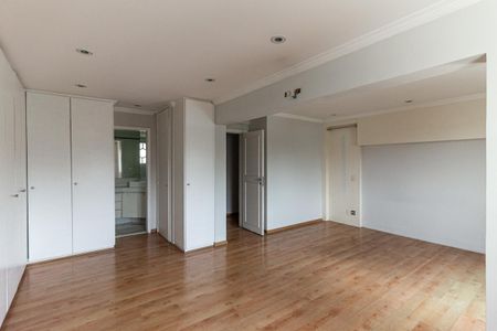 Apartamento à venda com 200m², 3 quartos e 2 vagas Apartamento à venda com 200m², 3 quartos e 2 vagasSuíte