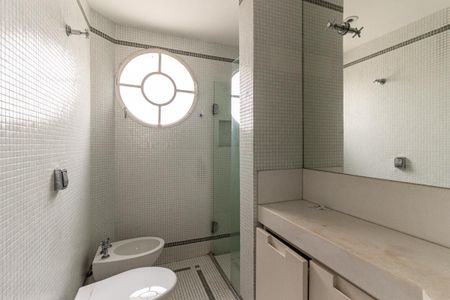 Apartamento à venda com 200m², 3 quartos e 2 vagas Apartamento à venda com 200m², 3 quartos e 2 vagasBanheiro da Suíte